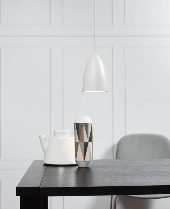 Nordlux Nexus je vzrušujúca séria svietidiel, ktorá stelesňuje severský dizajn. Elegantná lampa s retro detailmi.