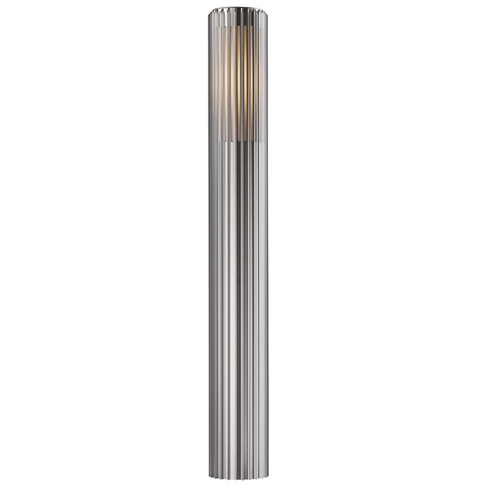 Vonkajší záhradný stĺpik svetla Aludra 95 od Nordluxu v modernom minimalistickom dizajne. Vďaka špecifickému tvaru vytvára na okolí hru svetla a tieňa. Vyrobené z odolného materiálu, dostupné v troch farebných vyhotoveniach – čiernom, mosadznom a hliníkovom. (hliník)