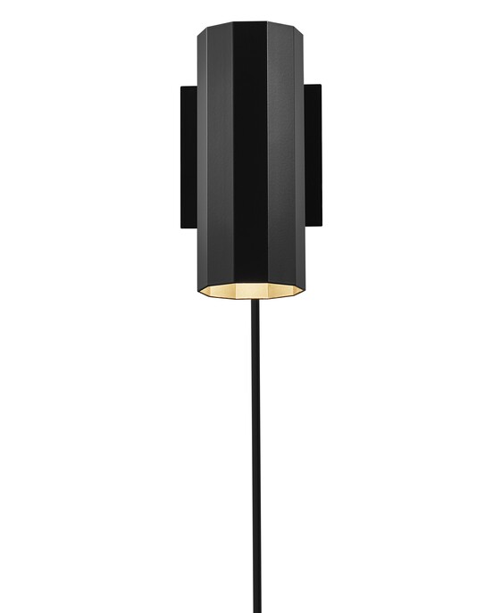 Nástenné svetlo Alanis v tvare degakóna v dizajnovom vyhotovení vo dvoch farebných variantoch.
