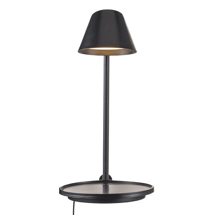 Stay od Nordluxu je multifunkčná lampička, stolová alebo nástenná, so zabudovaným výstupom USB v podstavci, v čiernej a sivej farbe. (čierna)